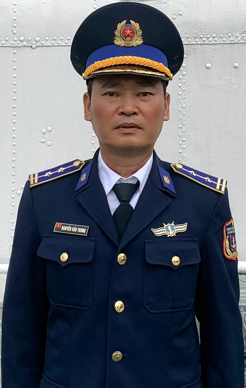 Trung tá quân nhân chuyên nghiệp (QNCN) Nguyễn Văn Trung - nhân viên máy, Tàu CSB 1011, Hải đội 102, Bộ Tư lệnh Vùng Cảnh sát biển 1