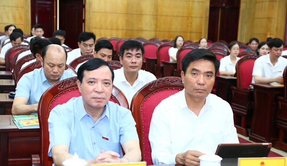 Các đồng chí: Nguyễn Doãn Anh, Ủy viên Trung ương Đảng, Bí thư Tỉnh ủy; Lại Thế Nguyên, Phó Bí thư Thường trực Tỉnh ủy, Chủ tịch HĐND tỉnh, Trưởng Đoàn ĐBQH tỉnh tham dự kỳ họp.