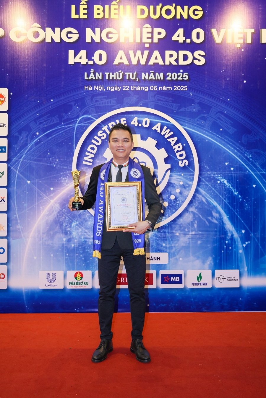 Ông Nguyễn Thành Đạt - Giám đốc truyền thông cấp cao Herbalife Việt Nam, Campuchia & Thái Lan tại lễ trao giải Top công nghiệp 4.0 năm 2025