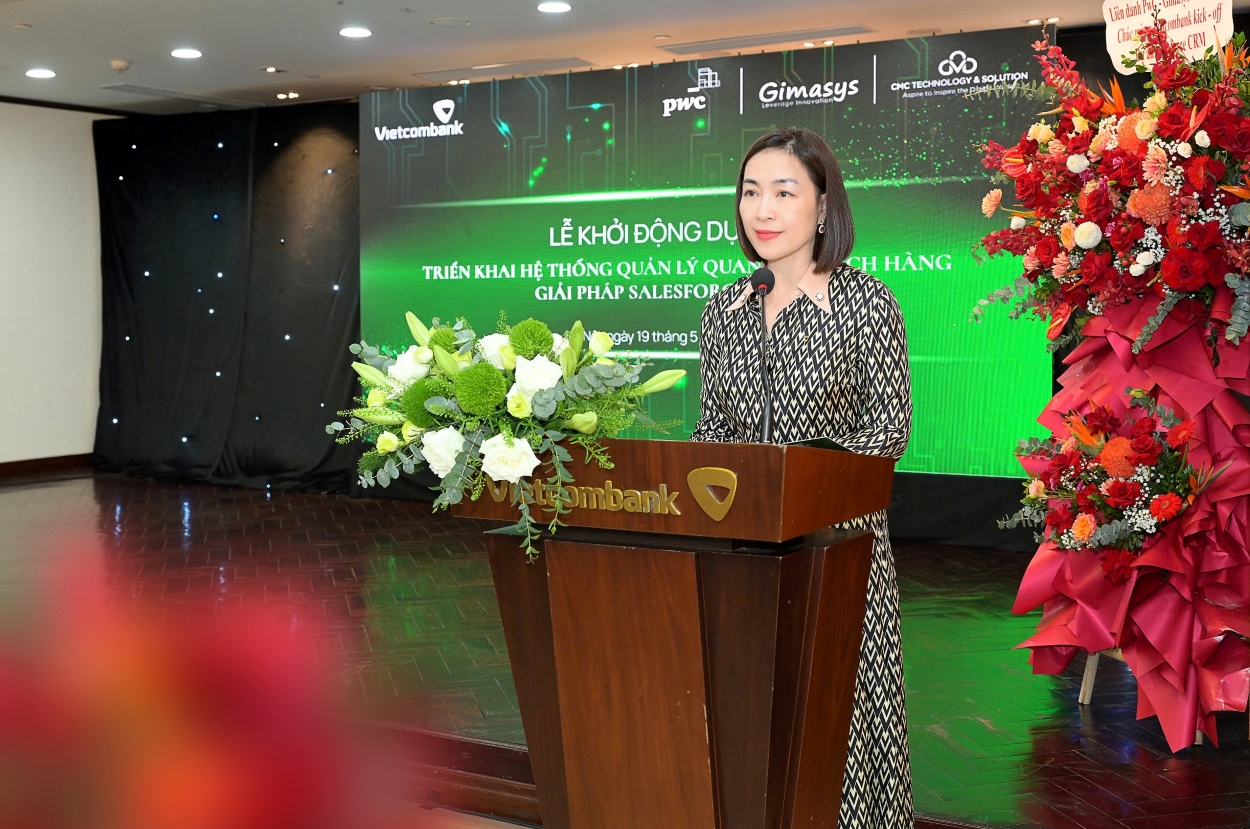 Bà Nguyễn Thị Kim Oanh - Thành viên HĐQT kiêm Trưởng BTK Dự án phát biểu tại buổi lễ