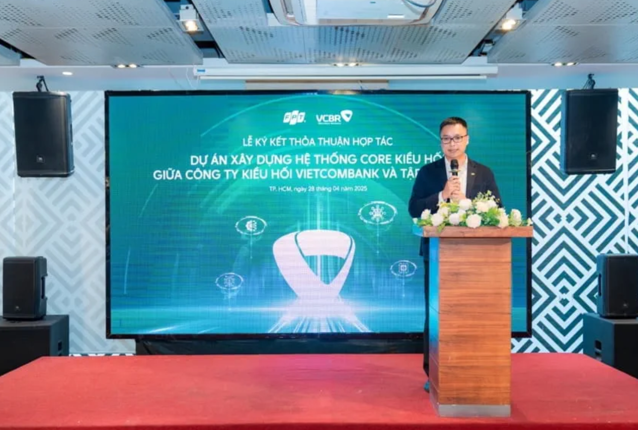 Ông Đào Hồng Giang - Phó chủ tịch điều hành và Giám đốc khối Tài chính - Ngân hàng FPT IS chia sẻ tại Lễ ký kết