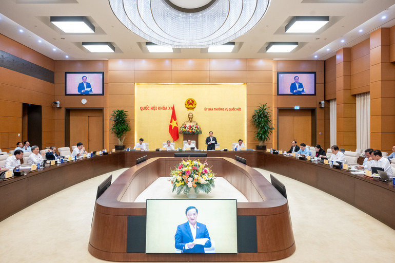 Quang cảnh phiên họp của Ủy ban Thường vụ Quốc hội chiều 24/6