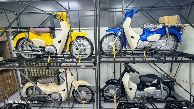Honda Super Cub 50 Hello Kitty giá 150 triệu đồng "cập bến" Việt Nam