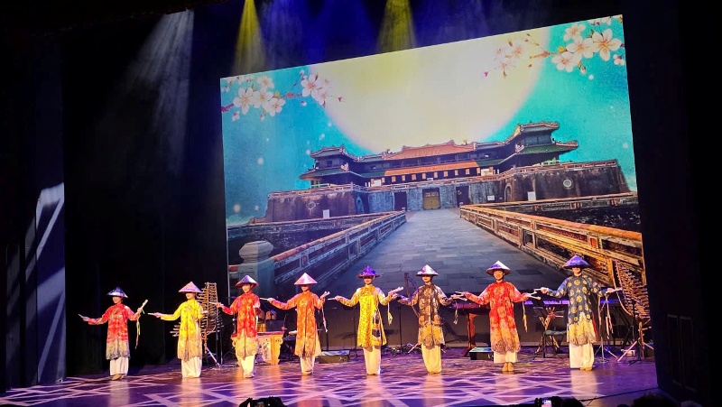 Văn hóa Huế trên sân khấu Văn hóa Huế trên sân khấu