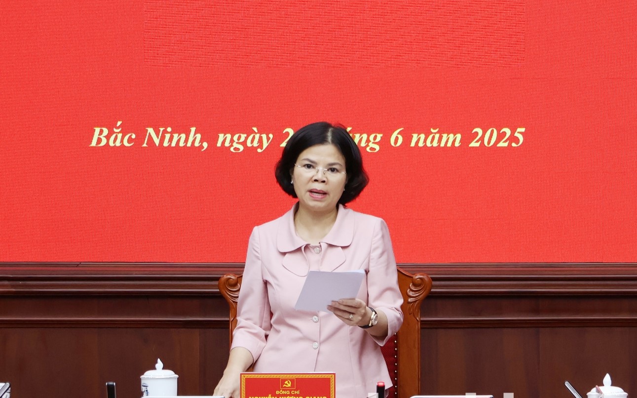 Phó Bí thư Thường trực Tỉnh ủy, Chủ tịch HĐND tỉnh Nguyễn Hương Giang phát biểu tại hội nghị. Phó Bí thư Thường trực Tỉnh ủy, Chủ tịch HĐND tỉnh Nguyễn Hương Giang phát biểu tại hội nghị.