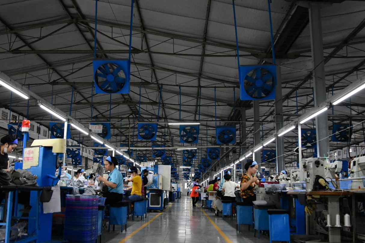 Công ty Giày Hồng Bảo với hệ thống quạt làm mát cho cán bộ công nhân viên Công ty Giày Hồng Bảo với hệ thống quạt làm mát cho cán bộ công nhân viên
