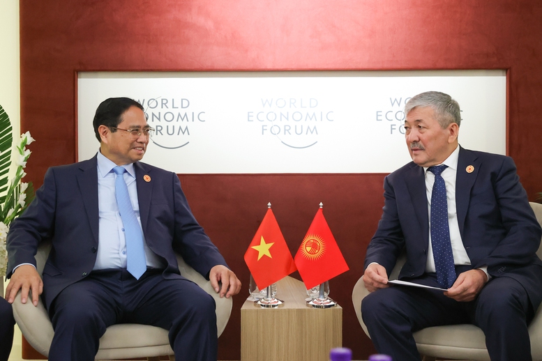 Thủ tướng Phạm Minh Chính khẳng định, các bộ, ngành Việt Nam đang tích cực triển khai hiệu quả các thỏa thuận được lãnh đạo hai nước thống nhất thúc đẩy trong khuôn khổ chuyến thăm của Thủ tướng Kasimalyev; đề xuất kết nối đường sắt Việt Nam - Kyrgyzstan và với các nước Trung Á - Ảnh: VGP/Nhật Bắc Thủ tướng Phạm Minh Chính khẳng định, các bộ, ngành Việt Nam đang tích cực triển khai hiệu quả các thỏa thuận được lãnh đạo hai nước thống nhất thúc đẩy trong khuôn khổ chuyến thăm của Thủ tướng Kasimalyev; đề xuất kết nối đường sắt Việt Nam - Kyrgyzstan và với các nước Trung Á - Ảnh: VGP/Nhật Bắc