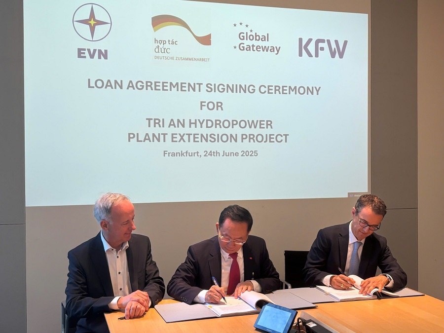 Lãnh đạo EVN và KfW đại diện ký kết hiệp định vay Lãnh đạo EVN và KfW đại diện ký kết hiệp định vay