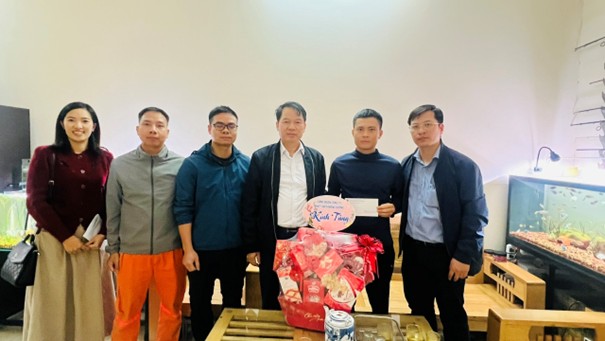 Công đoàn Công ty thăm hỏi công nhân có hoàn cảnh khó khăn