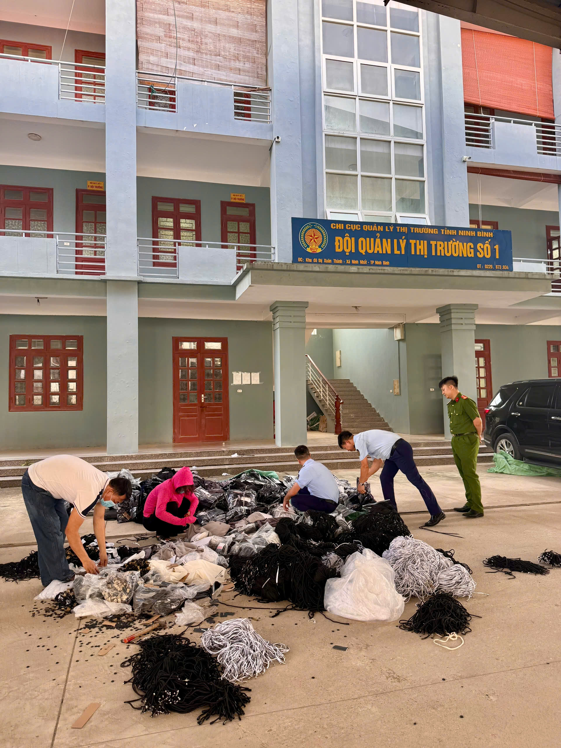 Lực lượng chức năng tỉnh Ninh Bình tiến hành tiêu huỷ hơn 56.500 sản phẩm quần áo và phụ kiện may mặc giả mạo nhãn hiệu Lực lượng chức năng tỉnh Ninh Bình tiến hành tiêu huỷ hơn 56.500 sản phẩm quần áo và phụ kiện may mặc giả mạo nhãn hiệu