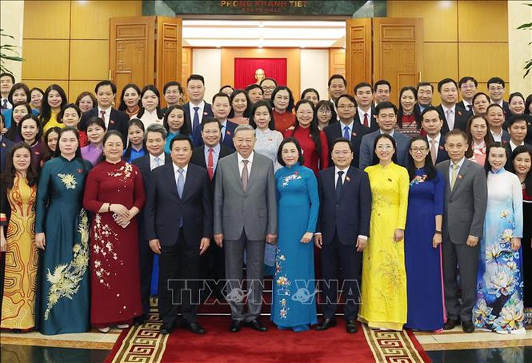 Tổng Bí thư Tô Lâm với Nhóm đại biểu Quốc hội trẻ khóa XV Tổng Bí thư Tô Lâm với Nhóm đại biểu Quốc hội trẻ khóa XV