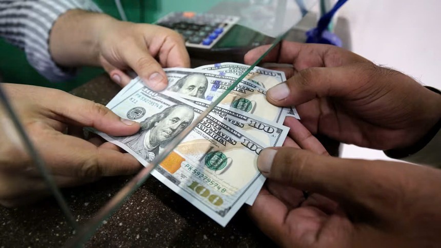 Tìm nguyên nhân giá trị đồng đô la sụt giảm. Ảnh internet.