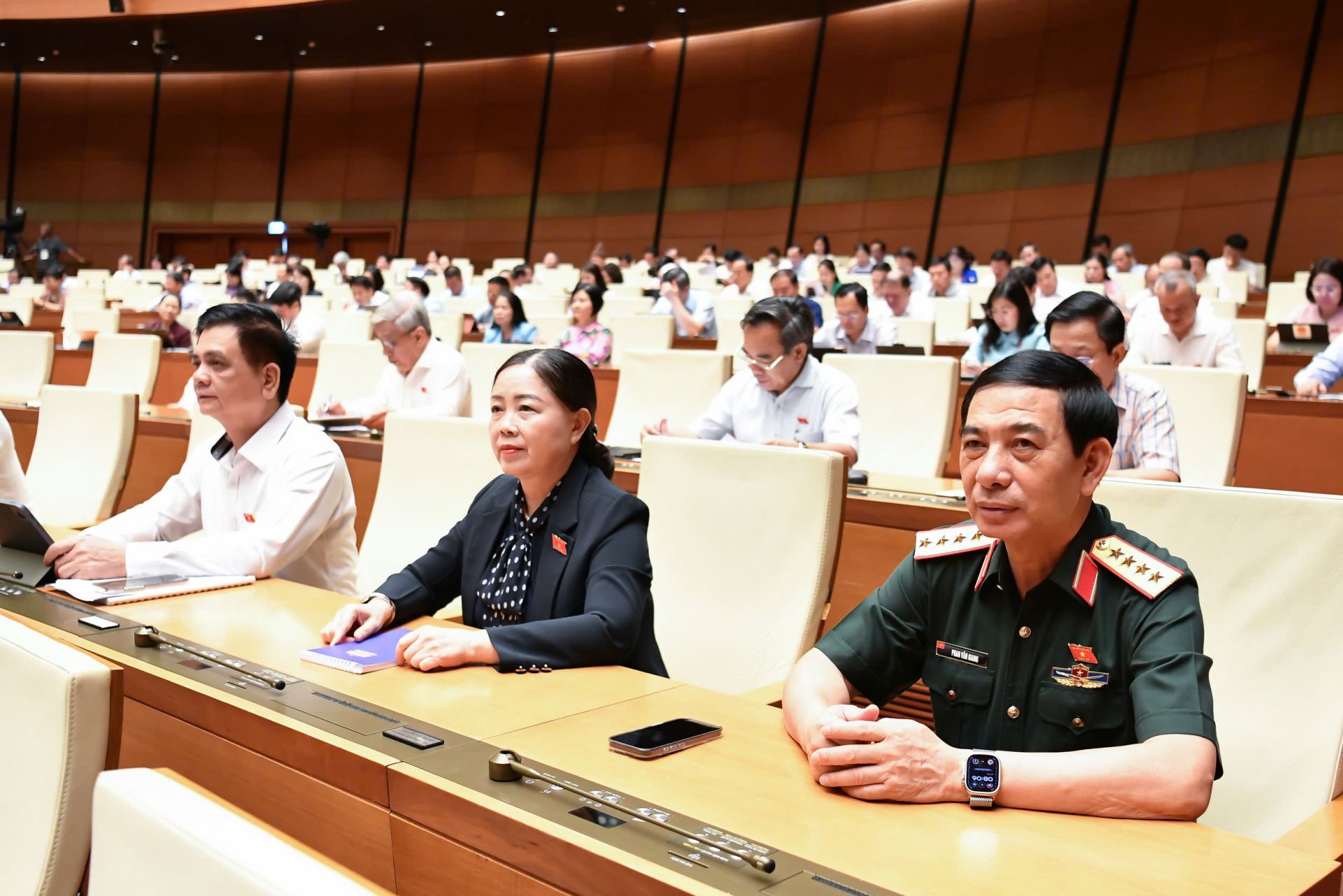 Các đại biểu Quốc hội lắng nghe Báo cáo tóm tắt Giải trình, tiếp thu, chỉnh lý dự thảo Luật Bảo vệ dữ liệu cá nhân Các đại biểu Quốc hội lắng nghe Báo cáo tóm tắt Giải trình, tiếp thu, chỉnh lý dự thảo Luật Bảo vệ dữ liệu cá nhân