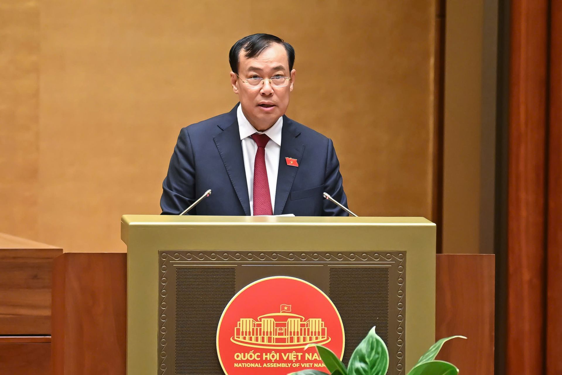 Chủ nhiệm Ủy ban Quốc phòng, An ninh và Đối ngoại, Thượng tướng Lê Tấn Tới trình bày Báo cáo tóm tắt Giải trình, tiếp thu, chỉnh lý dự thảo Luật