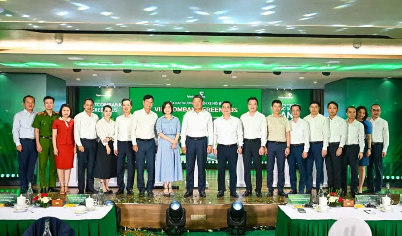 Các đại biểu chụp ảnh lưu niệm tại buổi lễ Các đại biểu chụp ảnh lưu niệm tại buổi lễ