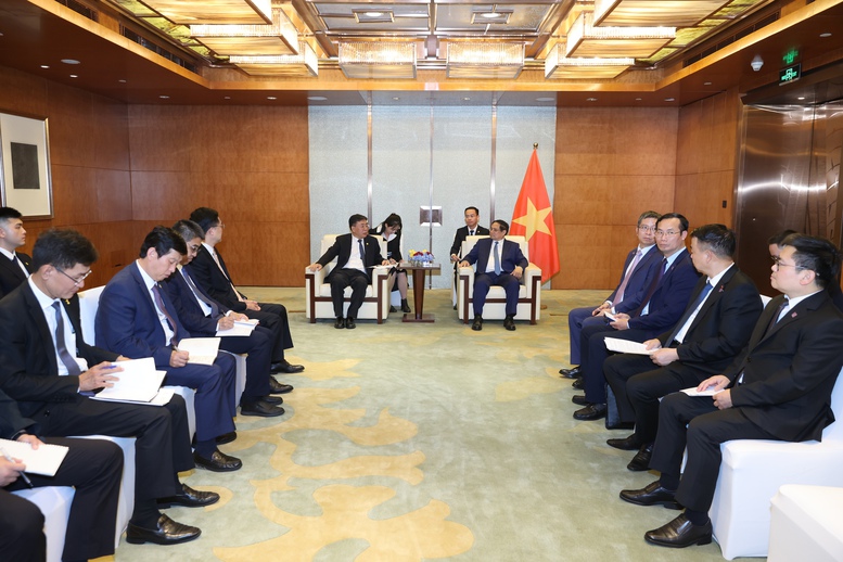 Thủ tướng hoan nghênh và đề nghị COMAC hợp tác với các đối tác Việt Nam sớm triển khai dịch vụ bảo dưỡng, sửa chữa máy bay; thúc đẩy các hợp đồng mua bán, thuê máy bay với các hãng hàng không - Ảnh: VGP/Nhật Bắc Thủ tướng hoan nghênh và đề nghị COMAC hợp tác với các đối tác Việt Nam sớm triển khai dịch vụ bảo dưỡng, sửa chữa máy bay; thúc đẩy các hợp đồng mua bán, thuê máy bay với các hãng hàng không - Ảnh: VGP/Nhật Bắc