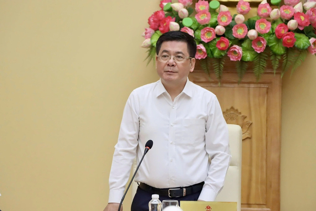 Bộ trưởng Công Thương Nguyễn Hồng Diên phát biểu tại hội nghị về cung ứng xăng dầu, ngày 25/6. Ảnh: VGP