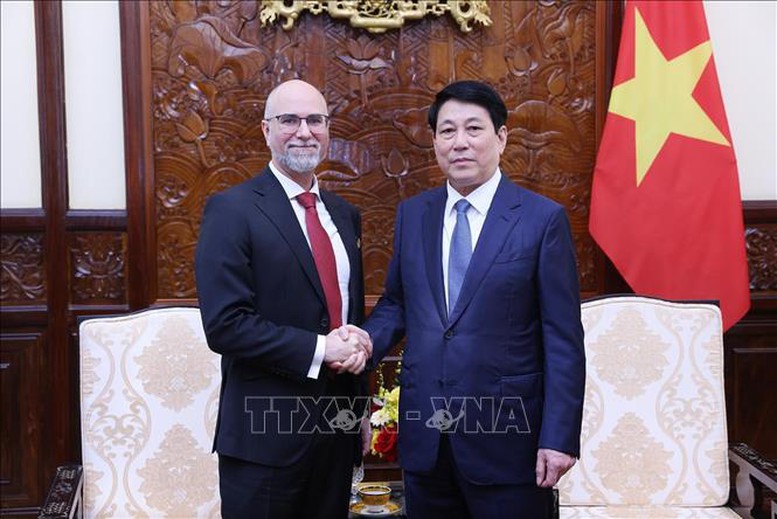 Chủ tịch nước Lương Cường tiếp Đại sứ Canada tại Việt Nam Shawn Steil đến chào từ biệt - Ảnh: TTXVN
