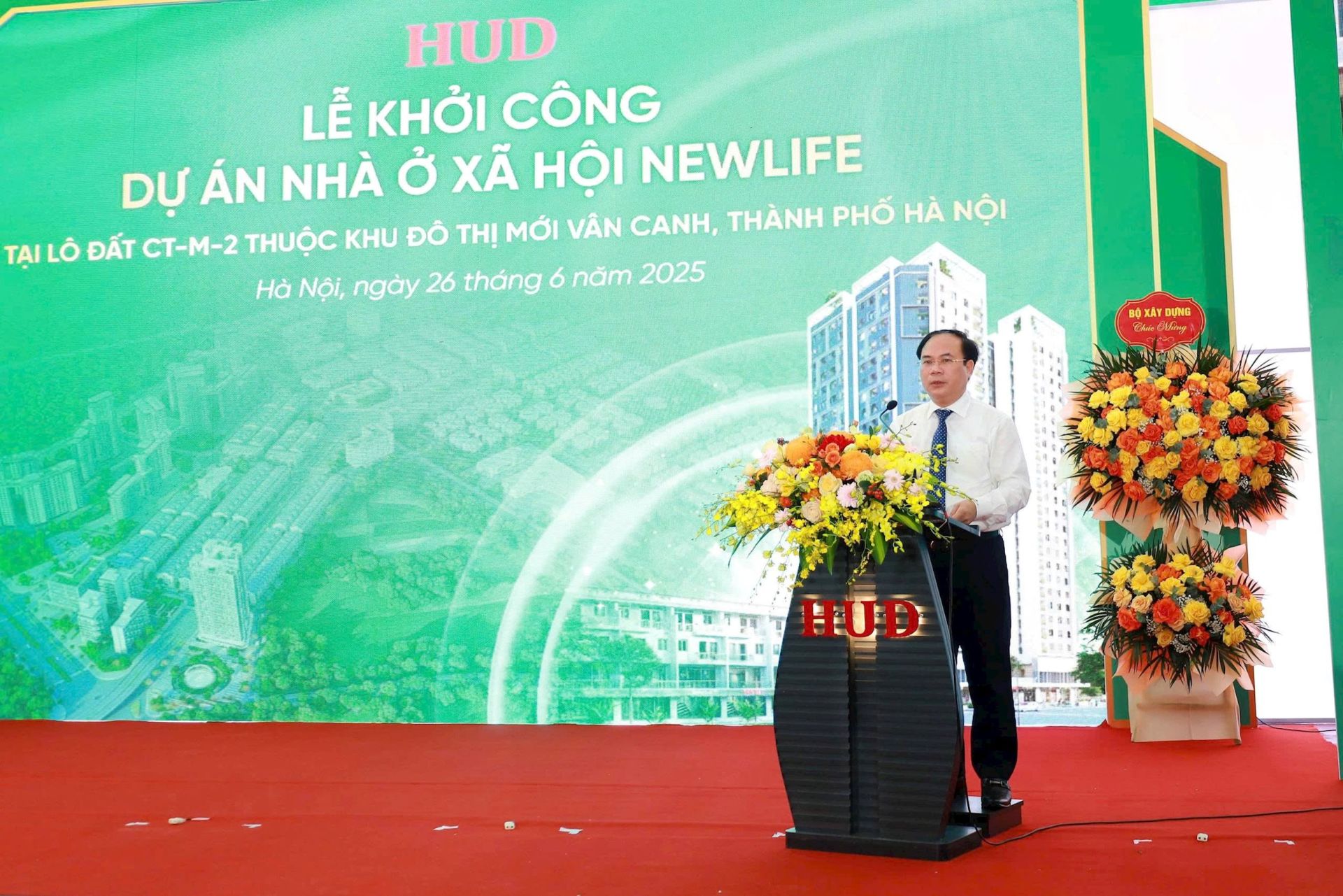 Thứ trưởng Bộ Xây dựng Nguyễn Văn Sinh phát biểu tại Lễ khởi công