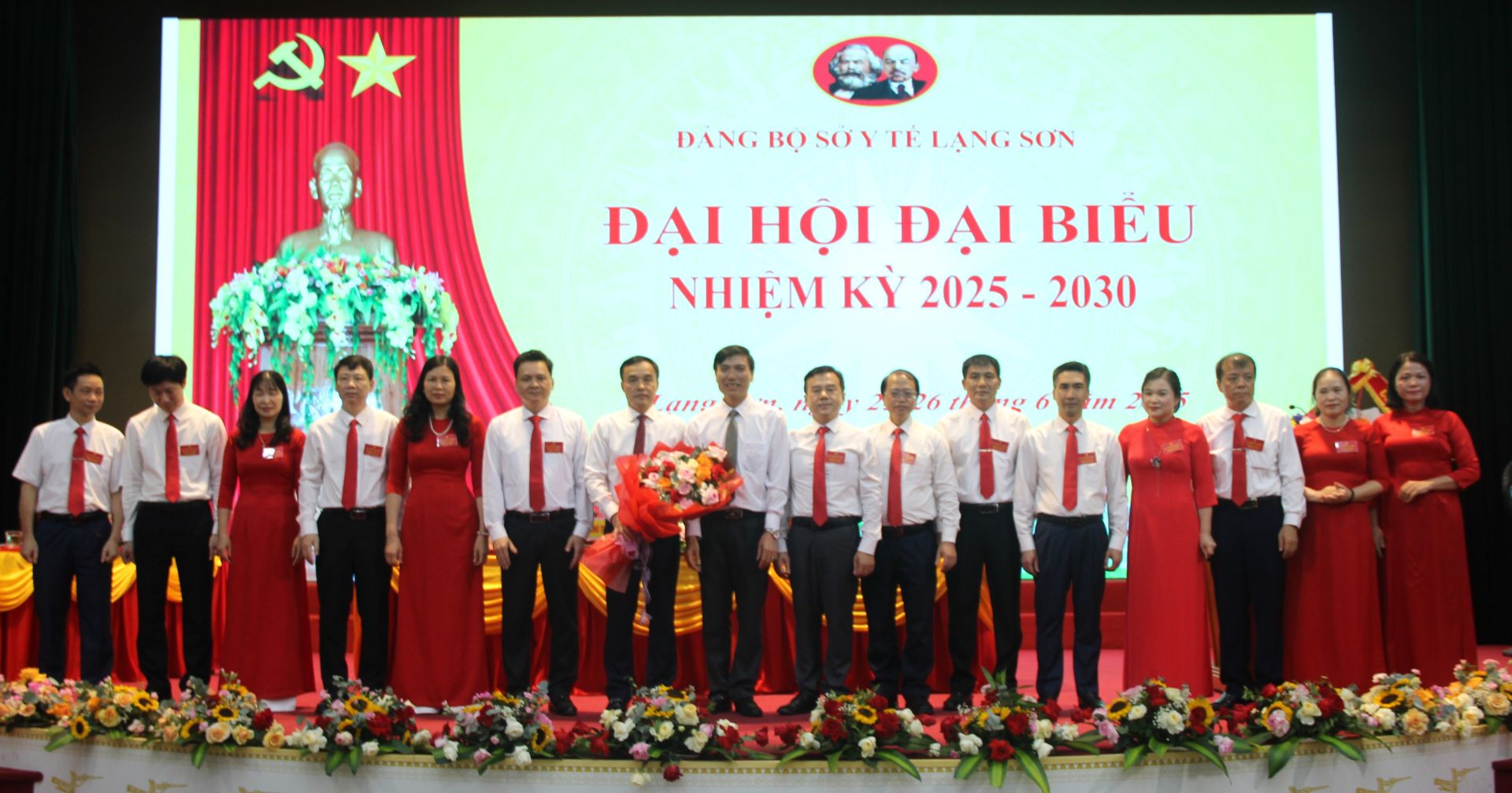 Ban Chấp hành Đảng bộ Sở Y tế nhiệm kỳ 2025-2030 ra mắt đại hội