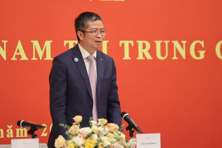 Đại sứ Việt Nam tại Trung Quốc Phạm Thanh Bình báo cáo tại cuộc gặp gỡ - Ảnh: VGP/Nhật Bắc