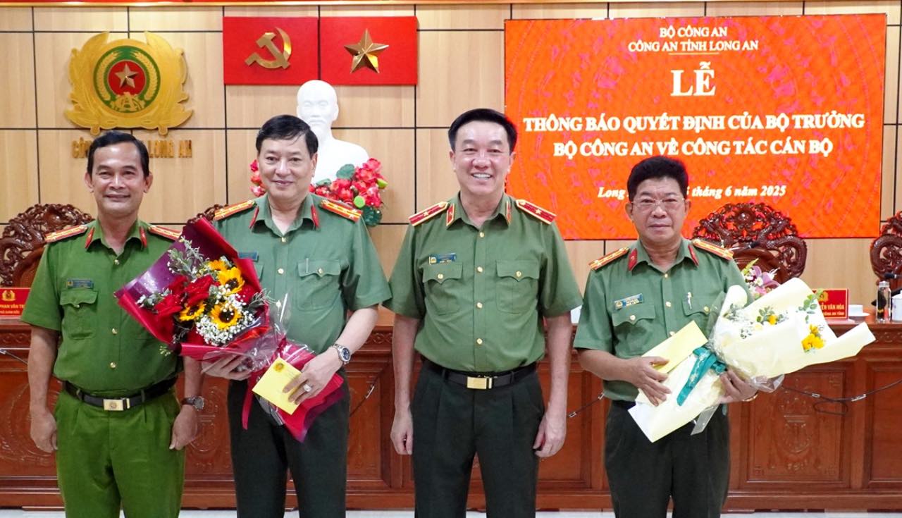 Công an tỉnh Long An tổ chức Lễ thông báo Quyết định của Bộ trưởng Bộ Công an về công tác cán bộ. Ảnh: Công an tỉnh Long An