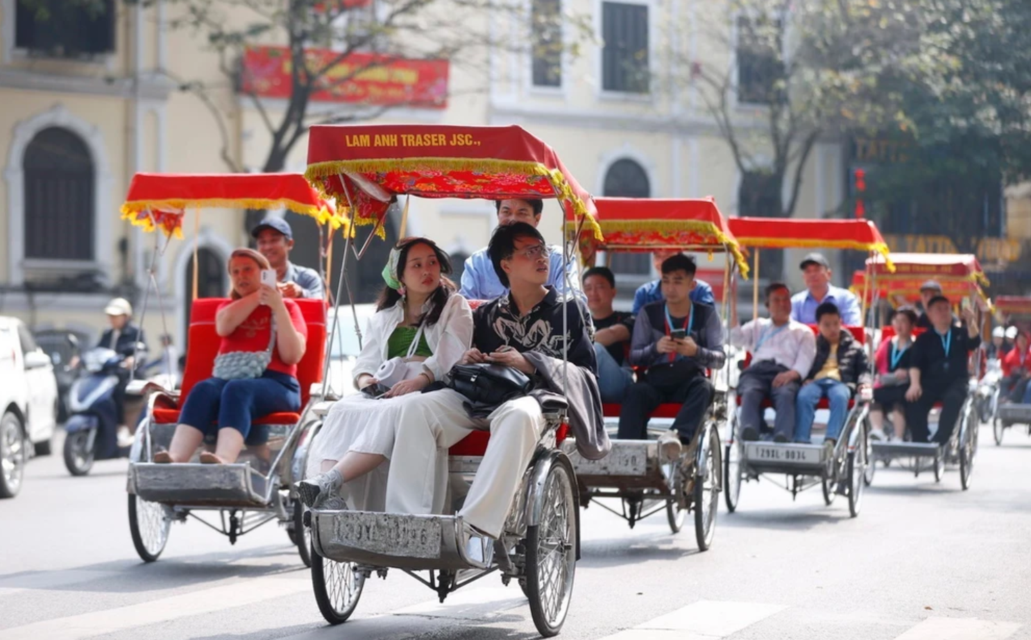 Hà Nội: Đón 15,56 triệu lượt du khách trong 6 tháng năm 2025