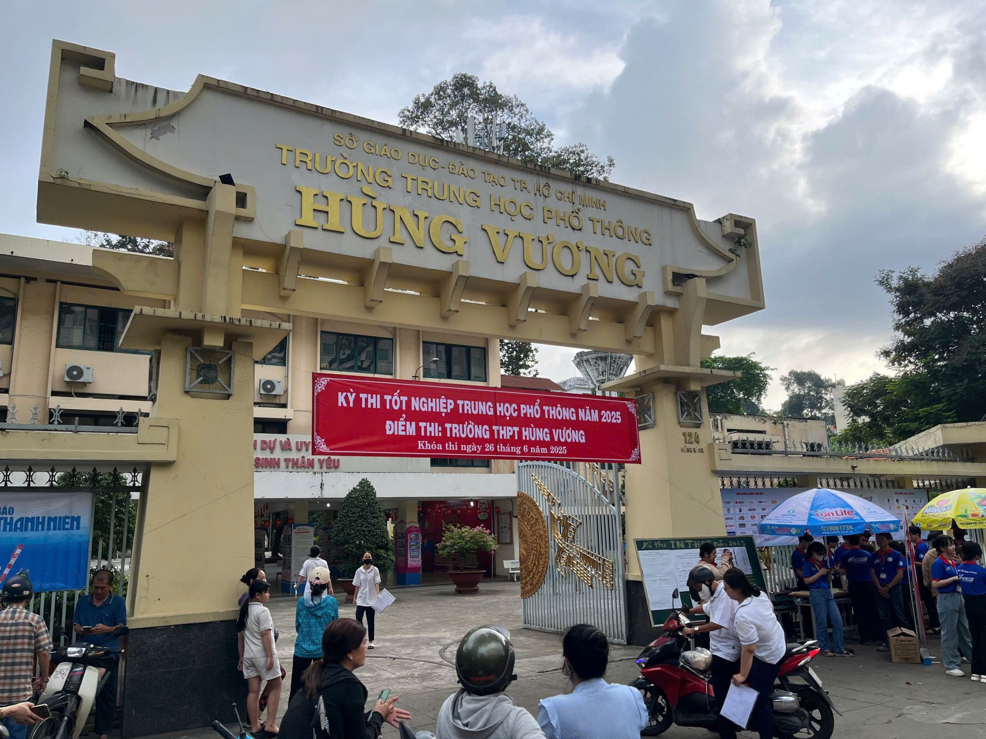 TP.HCM: Gần 100.000 thí sinh bước vào môn thi đầu tiên kỳ thi tốt nghiệp THPT 2025