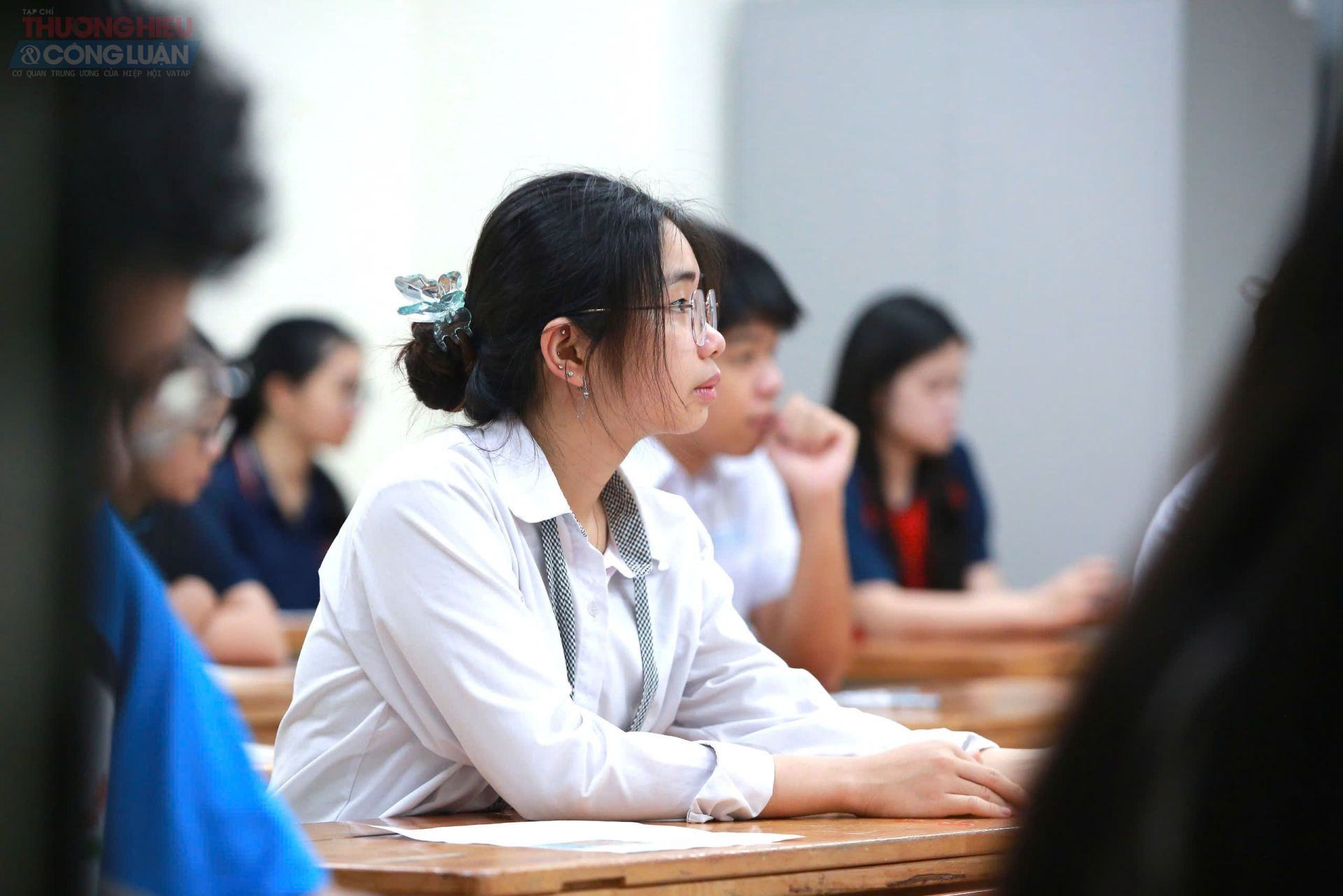 Đây được xem là bước chuyển rõ rệt trong định hướng đổi mới thi cử, góp phần tránh học tủ, học thuộc lòng máy móc và khuyến khích học sinh tiếp cận văn học, ngôn ngữ một cách thực tiễn hơn.