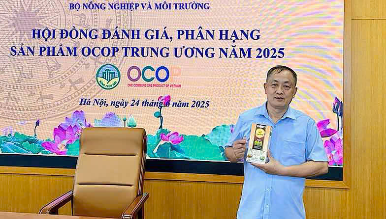 Đại diện Công ty TNHH Toản Xuân thuyết trình về sản phẩm 