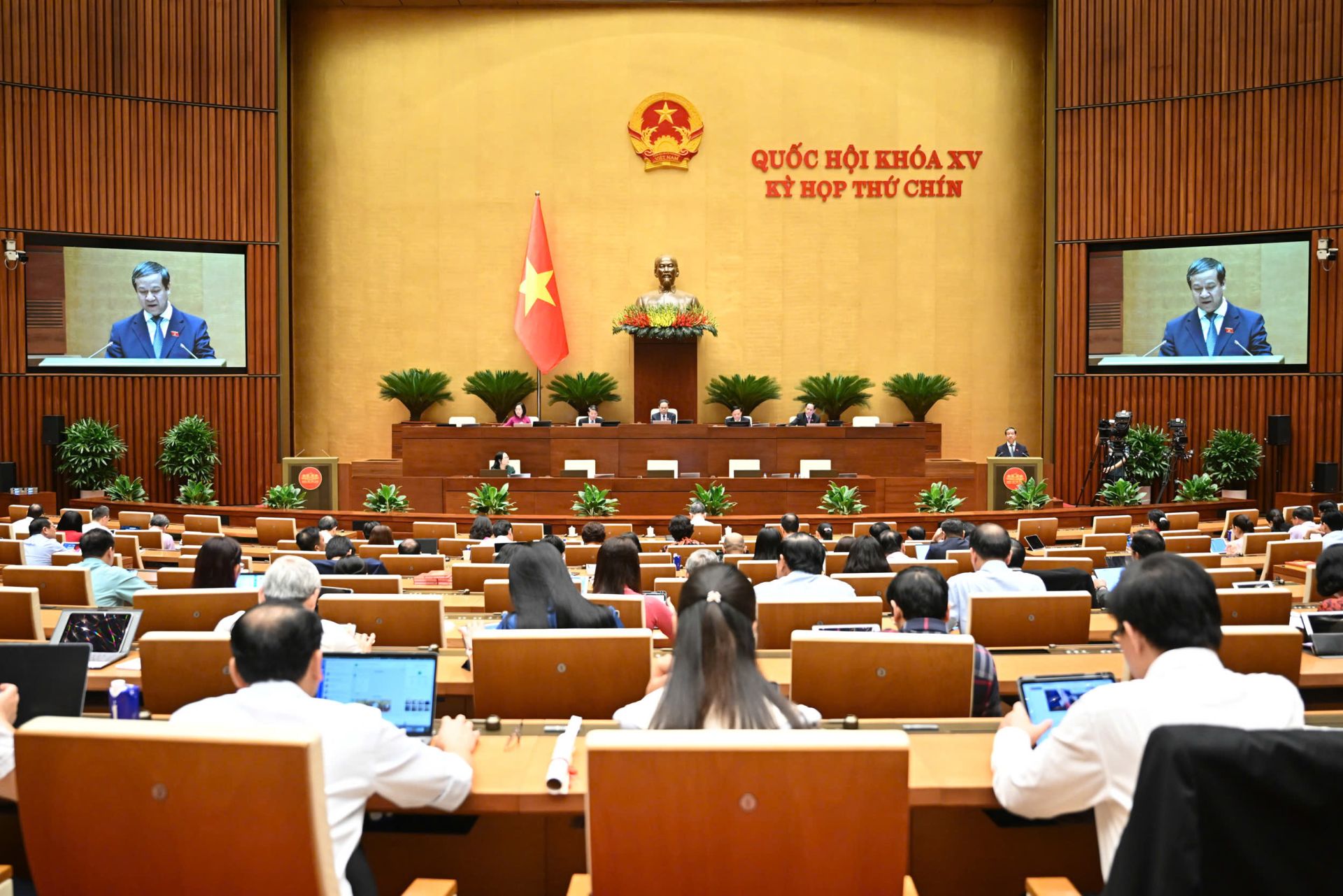 Hôm nay, Quốc hội thông qua 7 Luật, 7 Nghị quyết và họp phiên Bế mạc