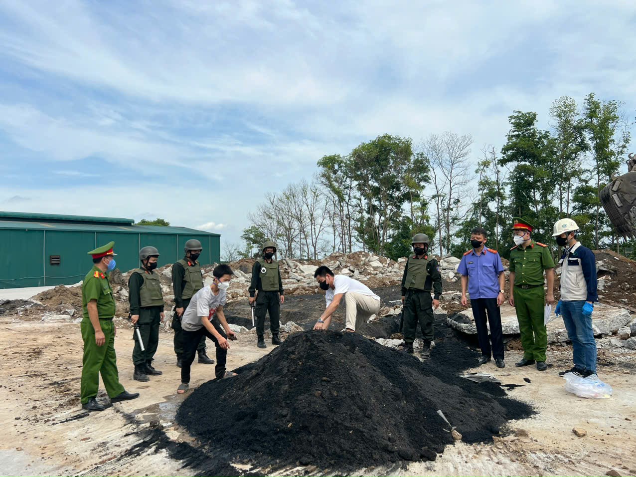 Công an Hà Nội triệt phá đường dây chôn, lấp hơn 1.623 tấn xỉ chì nguy hại tại Phù Lỗ, Sóc Sơn