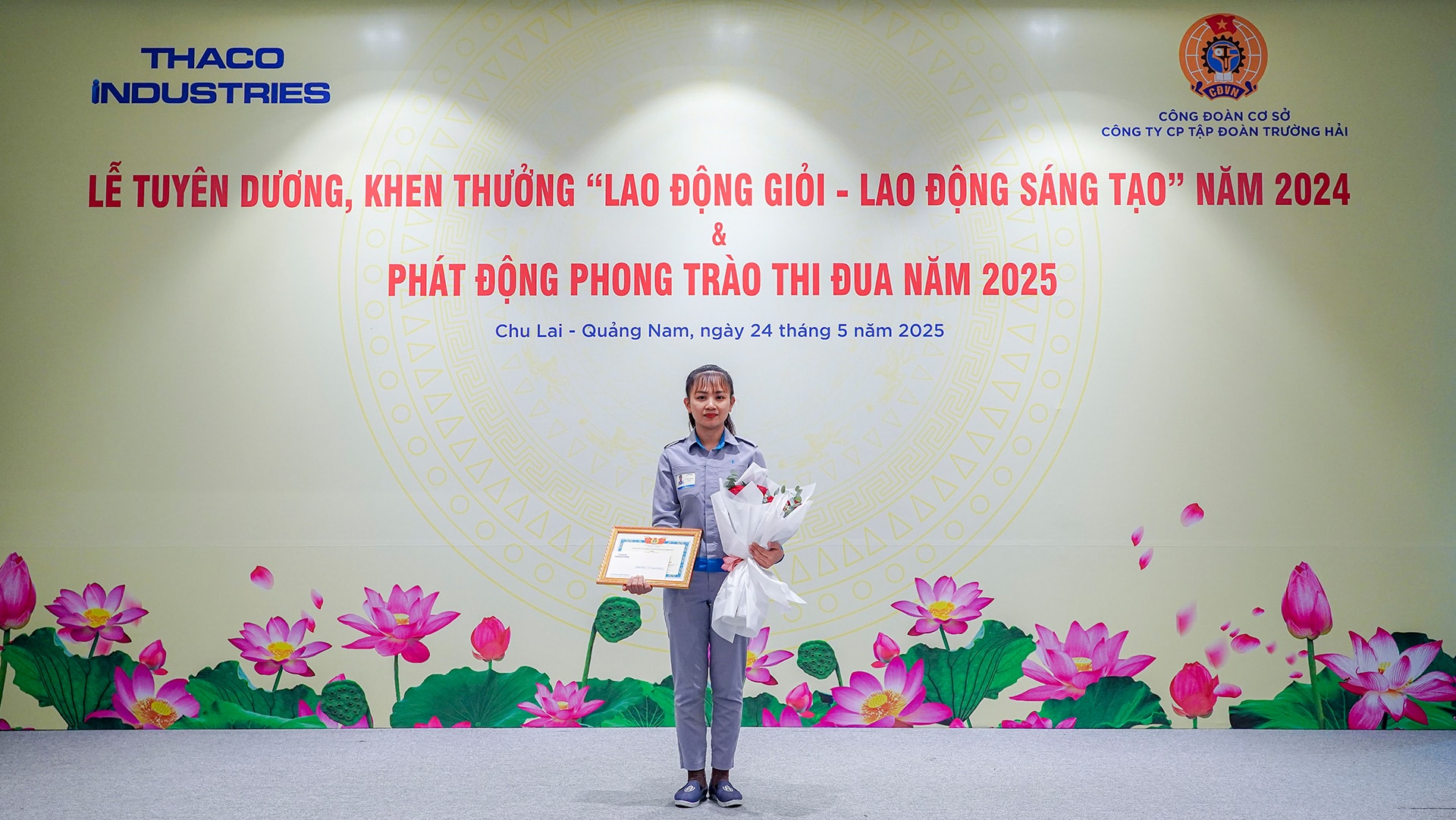 Chị Nguyễn Thị Dung - Công nhân Chuyền may áo ghế xe du lịch, Công ty Sản xuất Phụ tùng ô tô Chị Nguyễn Thị Dung - Công nhân Chuyền may áo ghế xe du lịch, Công ty Sản xuất Phụ tùng ô tô
