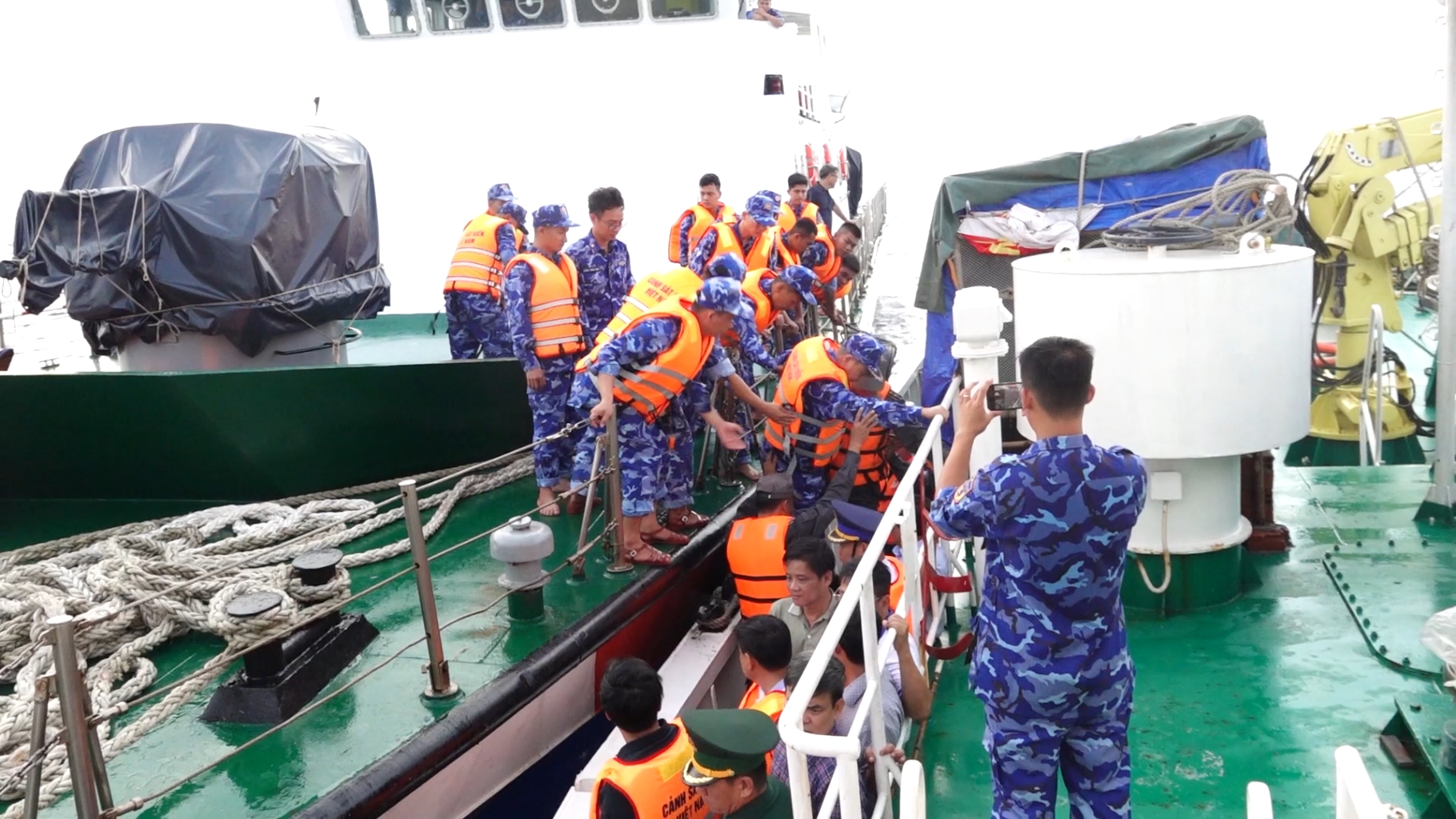 Đoàn công tác tiếp cận, lên Tàu KN 278 Đoàn công tác tiếp cận, lên Tàu KN 278