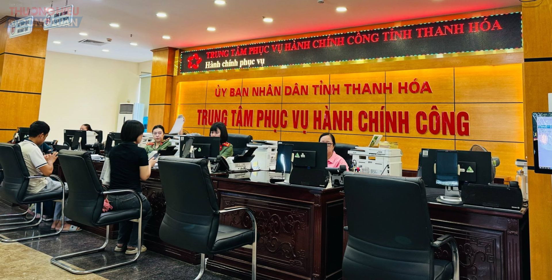 Trung tâm phục vụ hành chính công tỉnh Thanh Hóa hoạt động hiệu quả, giúp người dân và doanh nghiệp thuận lợi trong các thủ tục hành chính Trung tâm phục vụ hành chính công tỉnh Thanh Hóa hoạt động hiệu quả, giúp người dân và doanh nghiệp thuận lợi trong các thủ tục hành chính