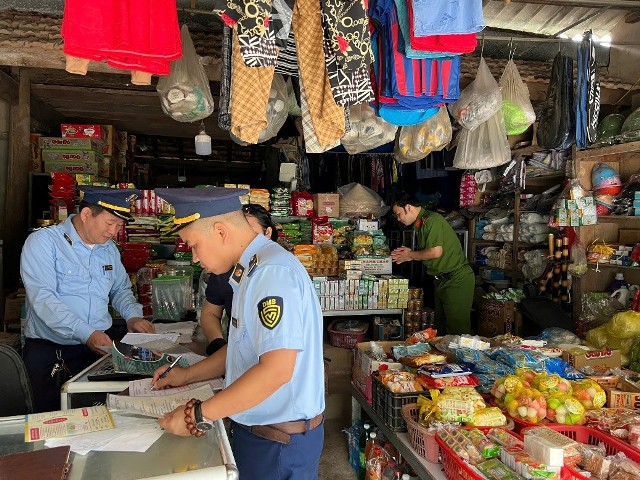 Tỉnh ủy Nghệ An tiếp tục phát động và duy trì đợt cao điểm phòng chống buôn lậu, gian lận thương mại và hàng giả