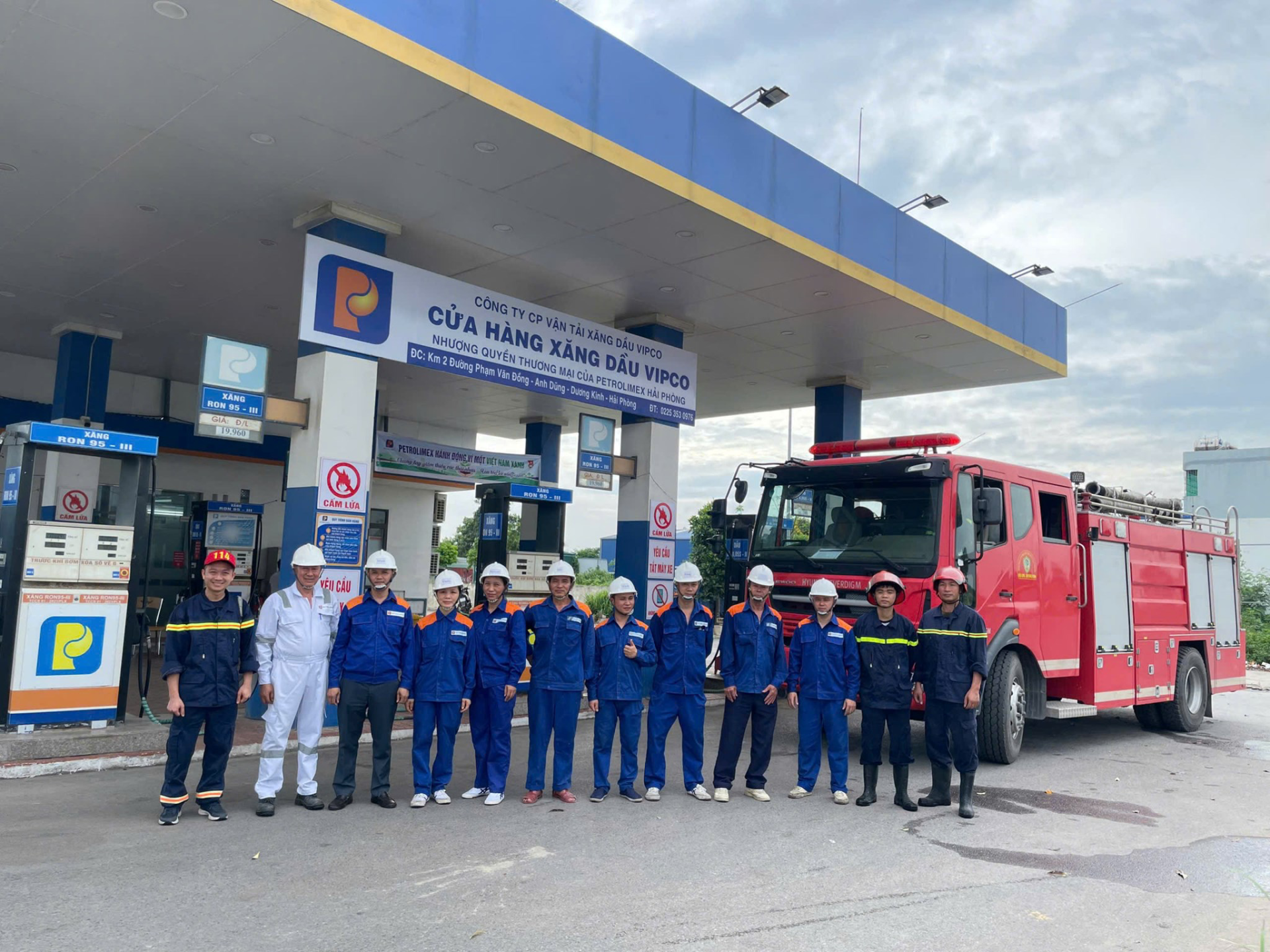 Cán bộ, nhân viên của Công ty dự tuyên truyền phổ biến kiến thức về PCCC, CNCH