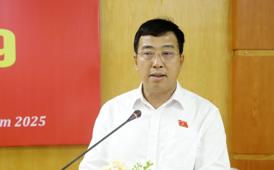 Phó Chủ tịch Thường trực HĐND tỉnh Hà Tĩnh Trần Tú Anh phát biểu bế mạc kỳ họp.