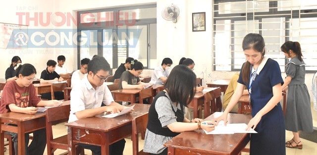 Thí sinh kiểm tra, rà soát lại thông tin trước khi thi