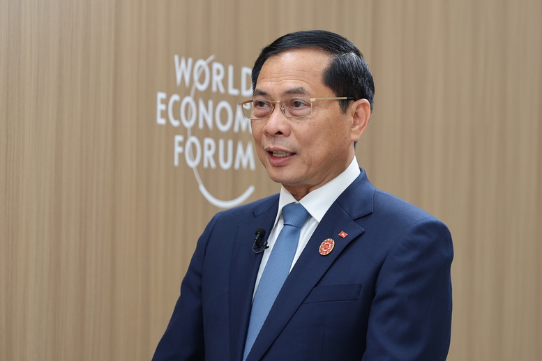 Phó Thủ tướng, Bộ trưởng Ngoại giao Bùi Thanh Sơn trả lời phỏng vấn về kết quả chuyến công tác tại Trung Quốc của Thủ tướng Chính phủ Phạm Minh Chính - Ảnh: VGP/Nhật Bắc Phó Thủ tướng, Bộ trưởng Ngoại giao Bùi Thanh Sơn trả lời phỏng vấn về kết quả chuyến công tác tại Trung Quốc của Thủ tướng Chính phủ Phạm Minh Chính - Ảnh: VGP/Nhật Bắc