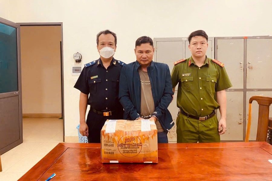 Ma túy được trộn lẫn trong các kiện hàng. Ma túy được trộn lẫn trong các kiện hàng.