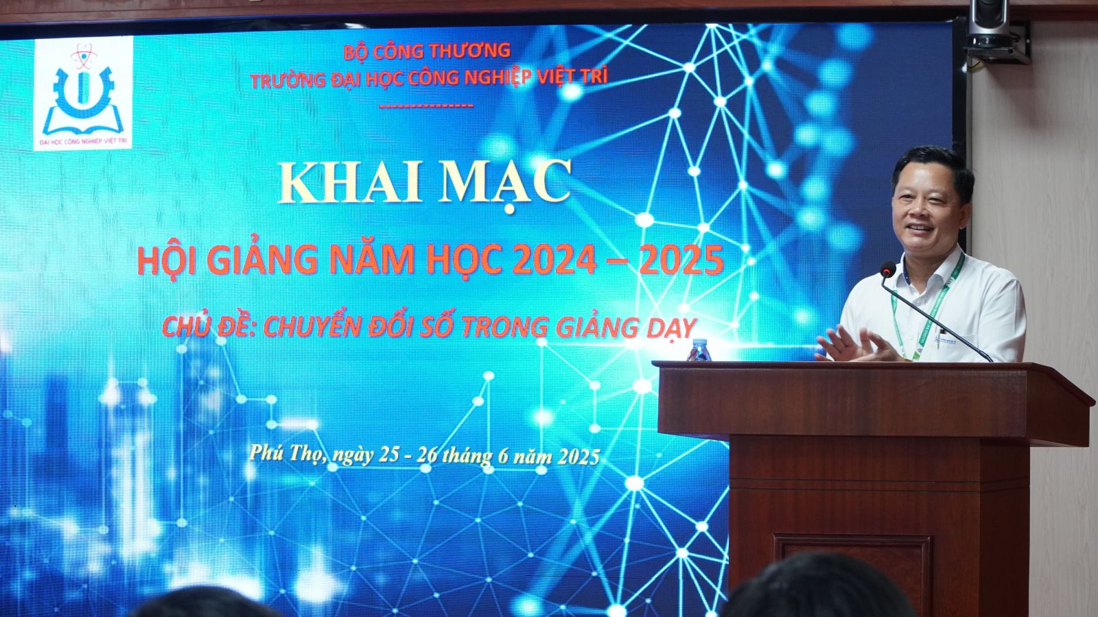 TS. Vũ Đức Bình – Hiệu trưởng Nhà trường, Trưởng Ban Tổ chức Hội giảng phát biểu khai mạc TS. Vũ Đức Bình – Hiệu trưởng Nhà trường, Trưởng Ban Tổ chức Hội giảng phát biểu khai mạc