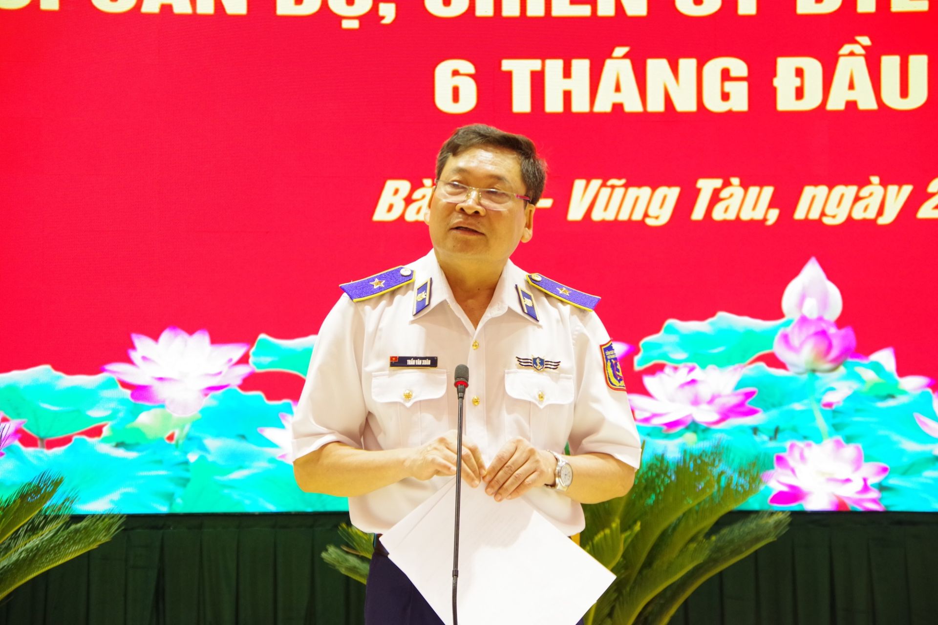 Thiếu tướng Trần Văn Xuân Phó Chính ủy - kiêm Chủ nhiệm Chính trị Cảnh sát biển Việt Nam chủ trì hội nghị