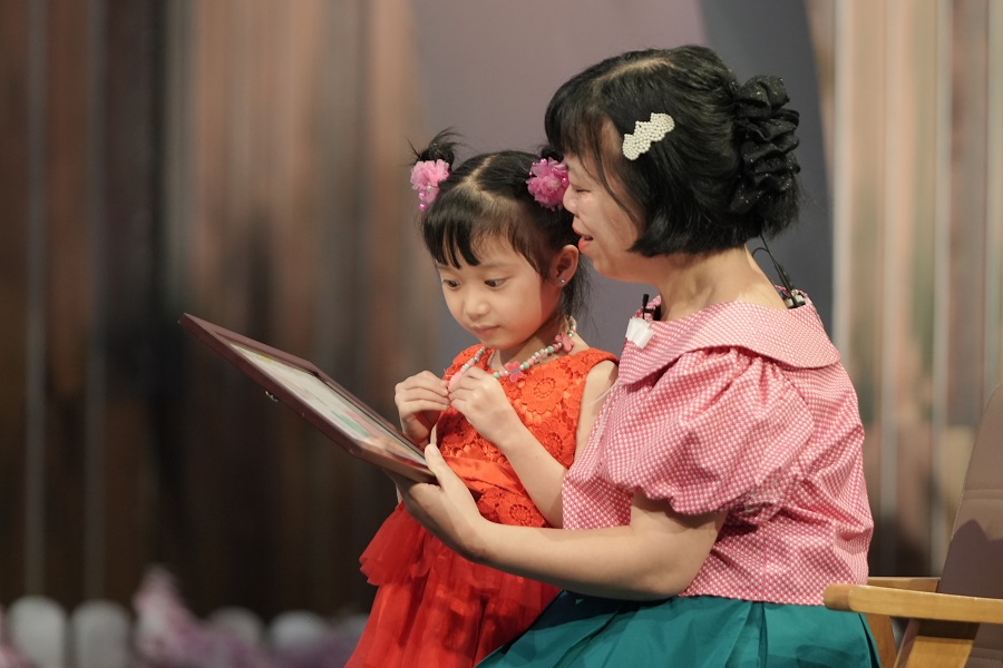 Chị Lê Thị Hiên và con gái