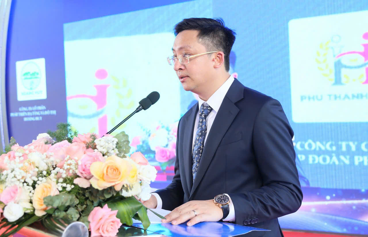 Đại diện nhà đầu tư phát biểu tại lễ khởi công. Đại diện nhà đầu tư phát biểu tại lễ khởi công.