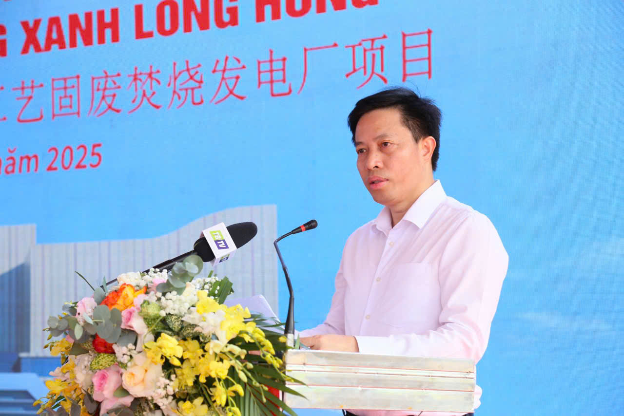 ​​​​​​Đồng chí Lại Văn Hoàn, Tỉnh ủy viên, Phó Chủ tịch UBND tỉnh phát biểu tại lễ khởi công.