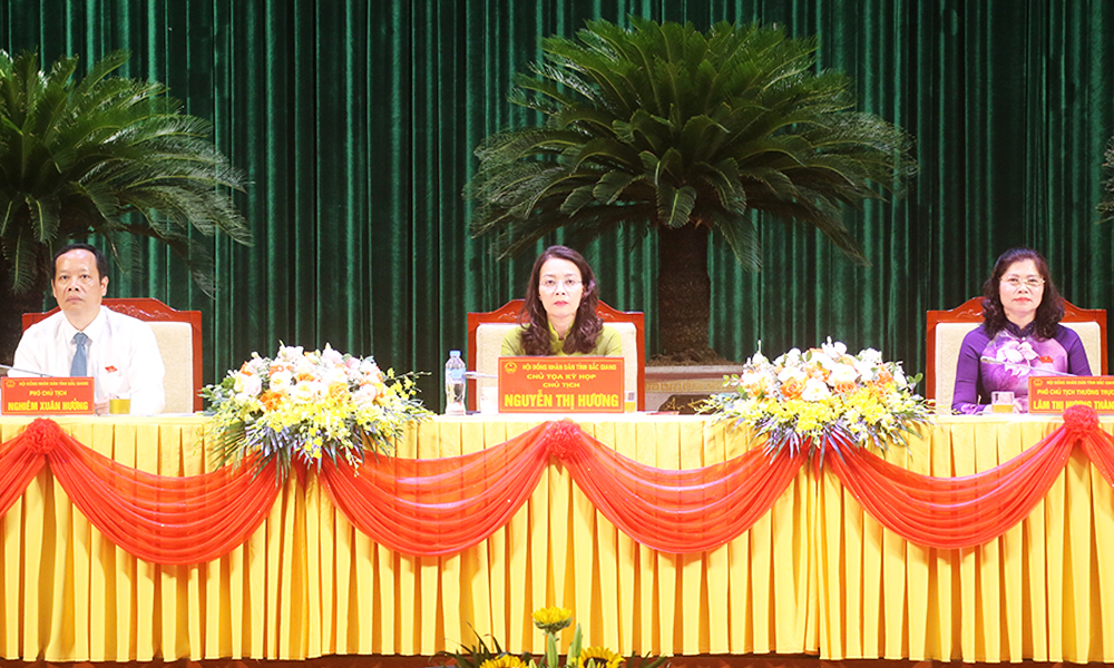 Các đồng chí chủ tọa kỳ họp.