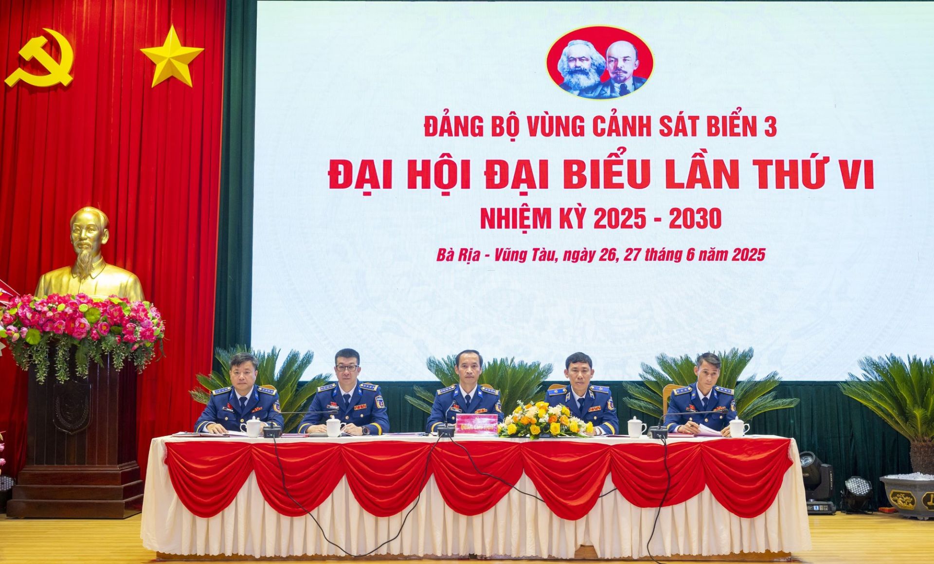 Đoàn Chủ tịch Đại hội đại biểu Đảng bộ Vùng CS3 lần thứ VI, nhiệm kỳ 2025 -2030. Đoàn Chủ tịch Đại hội đại biểu Đảng bộ Vùng CS3 lần thứ VI, nhiệm kỳ 2025 -2030.