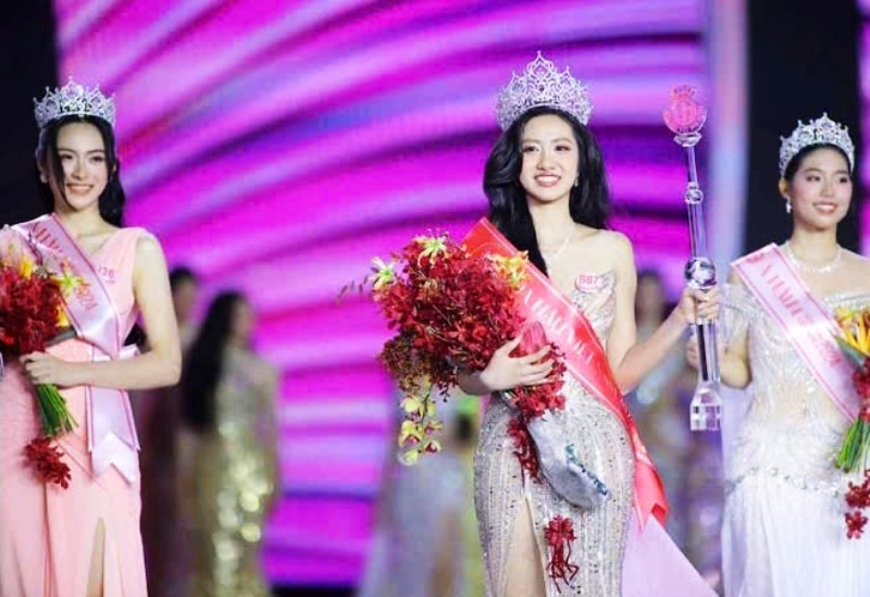Hoa hậu và các Á hậu