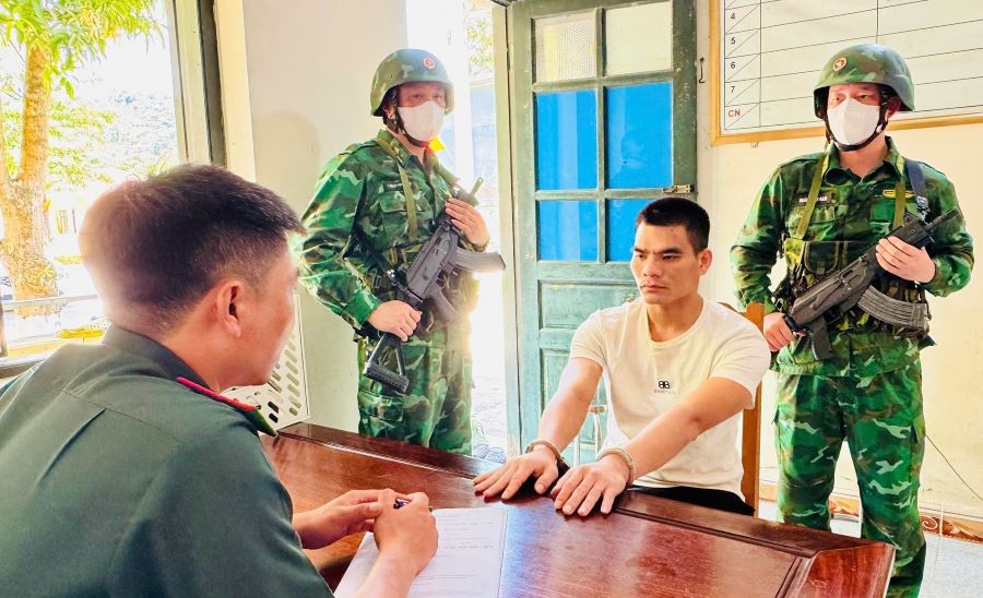 Đối tượng Nguyễn Đình Văn tại cơ quan điều tra.